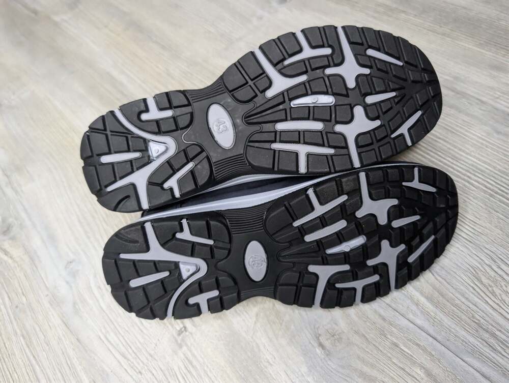 Shoes - Picture 7 of 8